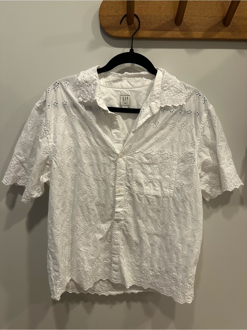 GAP White Eyelet Short Sleeve Button-Down Shirt